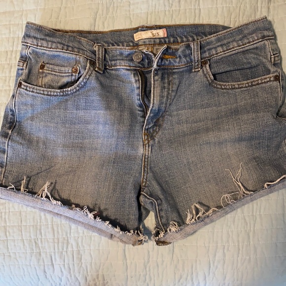 Size 10 Levi Cutoff Jean Shorts - Picture 1 of 3